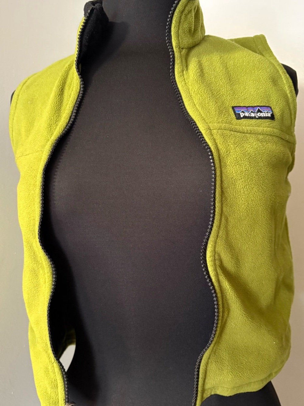 Kids Patagonia Bright Lime Green Fleece Vest - Picture 2 of 4